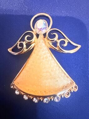 Vintage Unsigned Gold Tone Rhinestone Angel Brooch